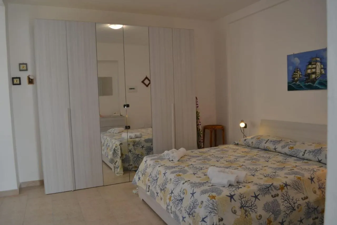 Casa Vacanze La Vela ムルタ・マリア アパート
